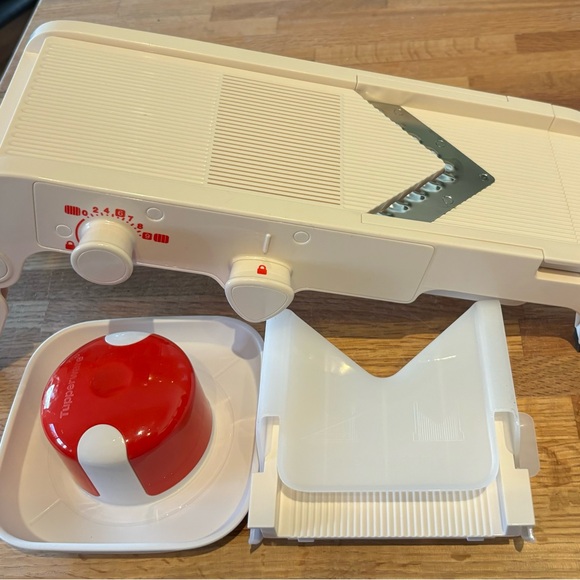 Tupperware Mandolin - Picture 4 of 6